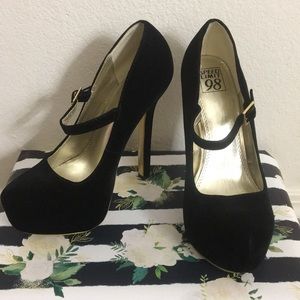 Black Velvet Heels!